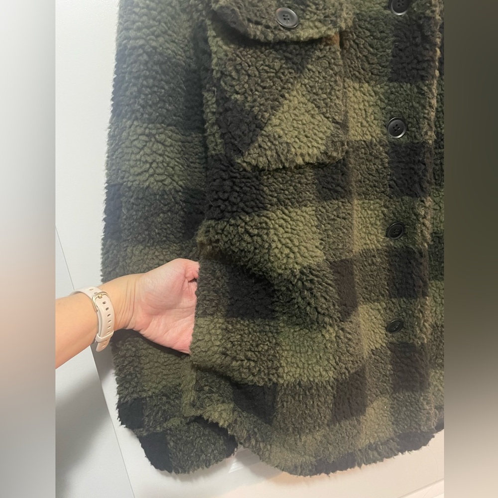 Lucky Brand Faux Fur Olive Green and Black Plaid Shacket Jacket Coat size S - Picture 4 of 8